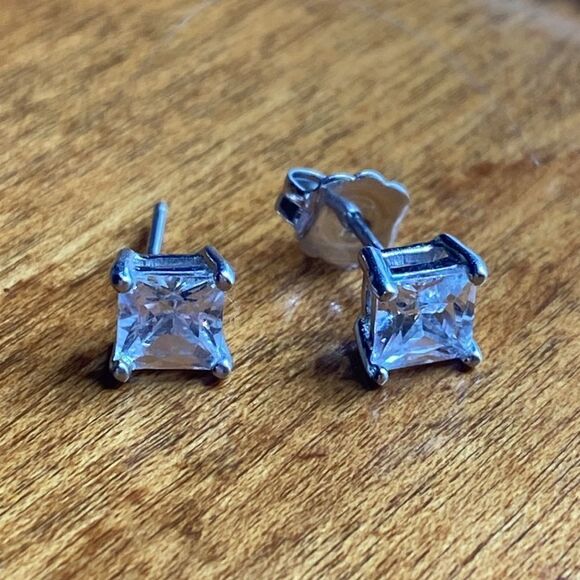💛 925 Princess Cut CZ Stud Earrings - Picture 6 of 6